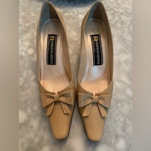 Roberto Capucci cream kitten heels